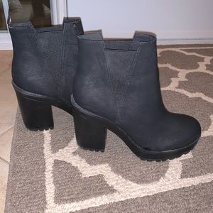 Divided wedge boot